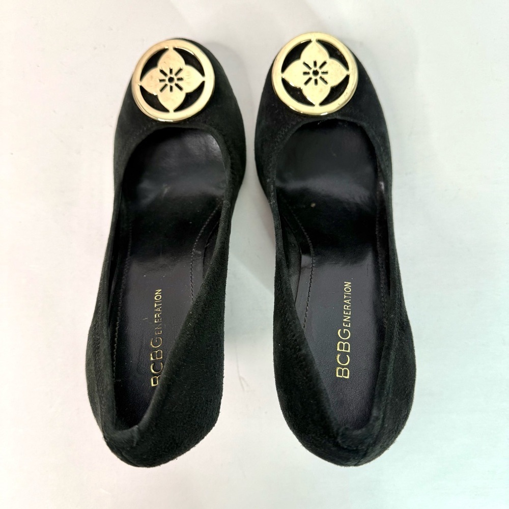 BCBGeneration Black Suede Round Closed Toe Wedge Wooden Heel Size 7 - Picture 10 of 16